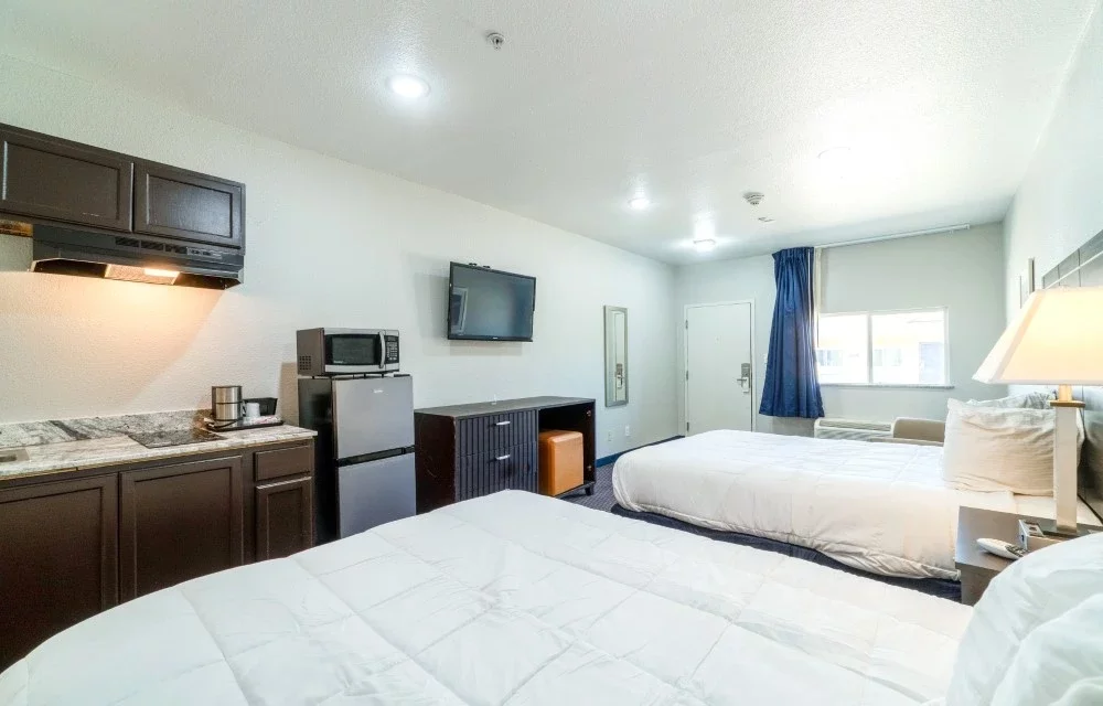 Atria Inn & Suites (Kitchenette)