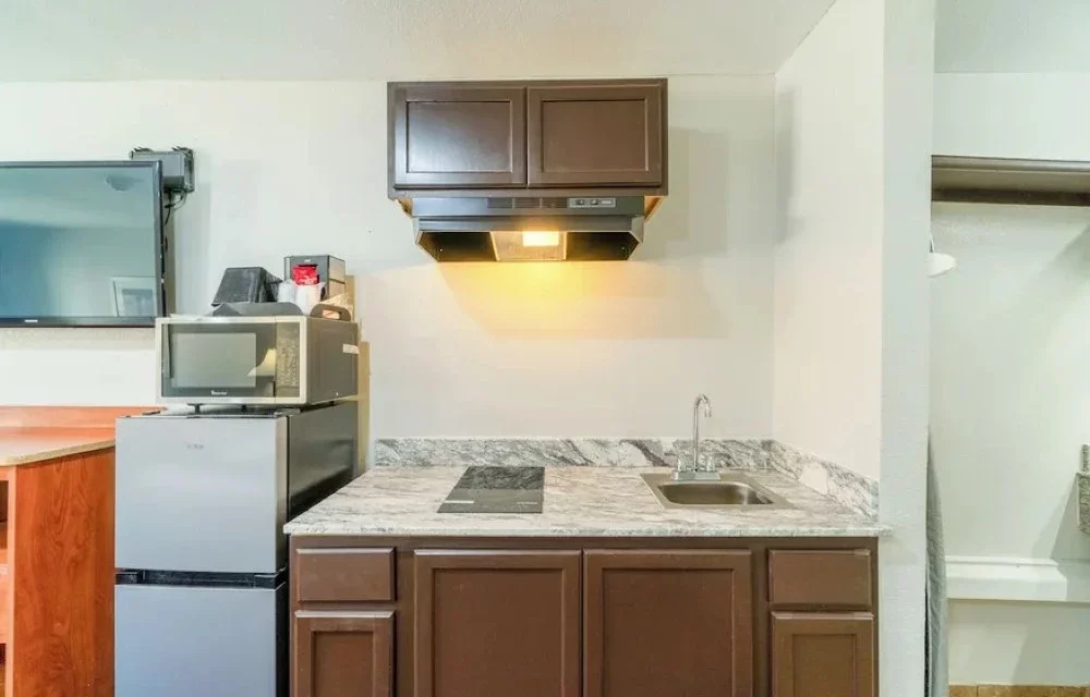 Atria Inn & Suites (Kitchenette)